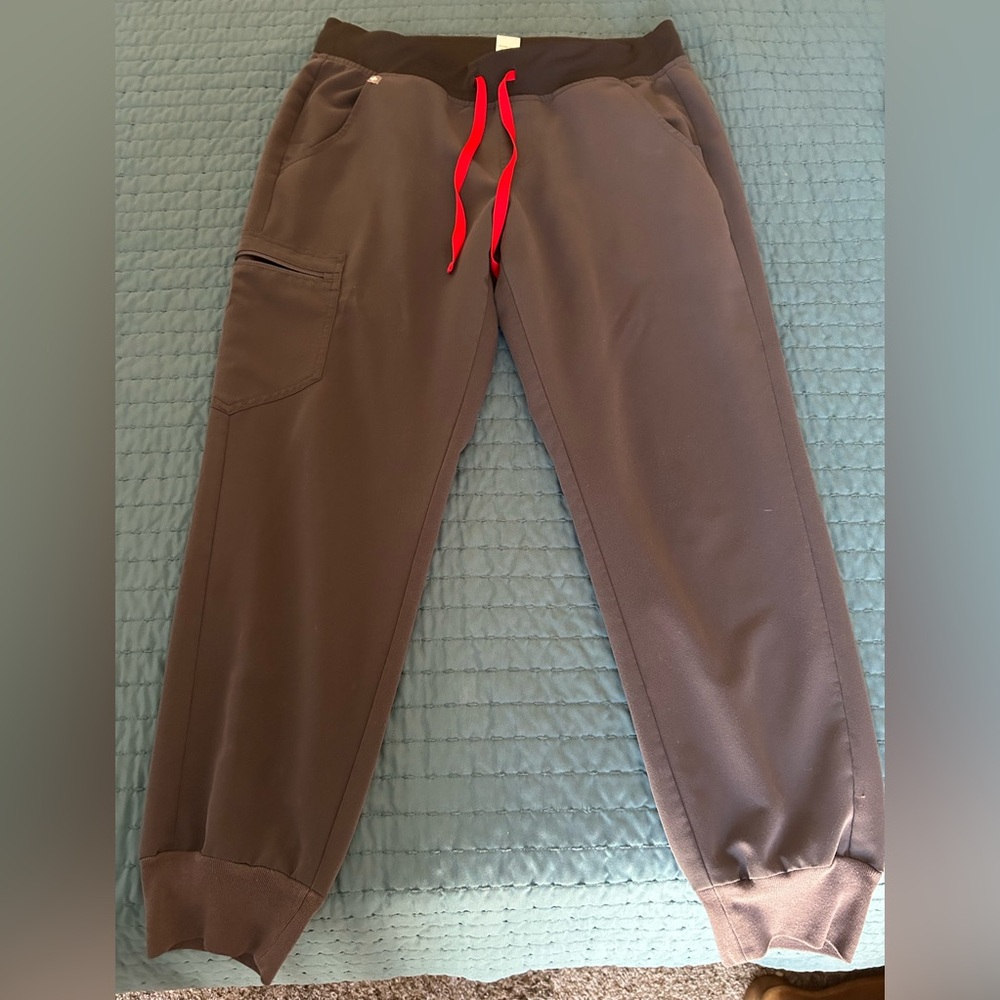 Figs women’s Zamora joggers petite medium charcoal gray